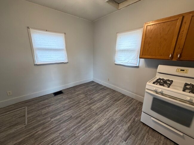 Building Photo - 210 Eleventh-E