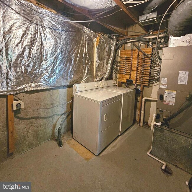 Building Photo - 5911 Sir Cambridge Way