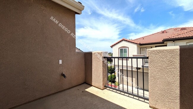 Building Photo - Gorgeous, Newly Remodeled 3 Bed / 2 Bath T...