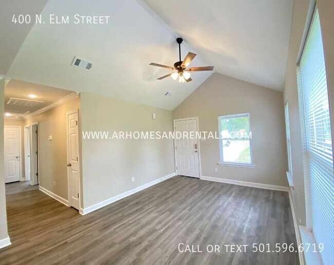Building Photo - 400 N Elm St