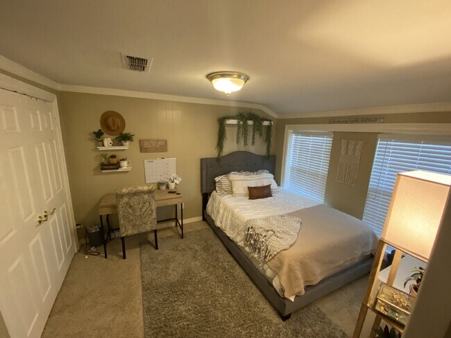 Building Photo - Pre-leasing June 1st! Tech Terrace!