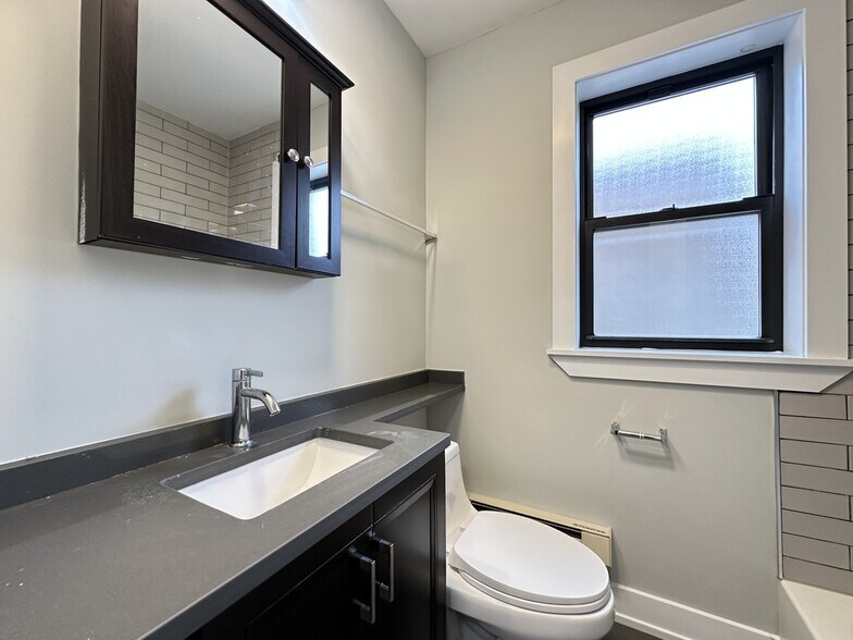 Building Photo - 4349 N Damen Ave