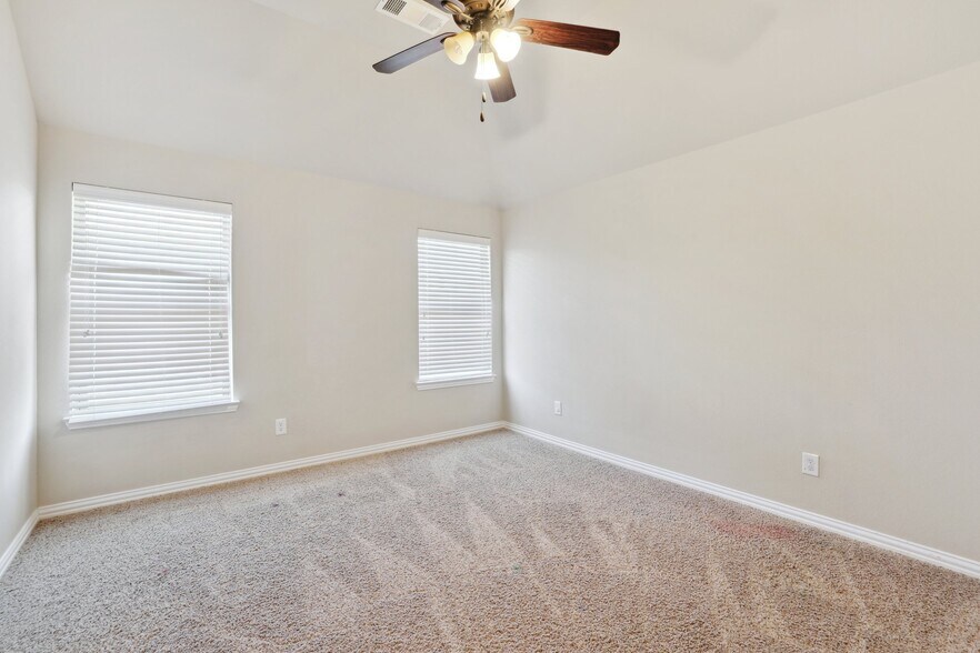 Building Photo - 911 Montgomery Way