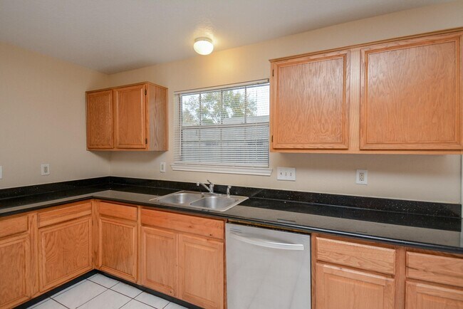 Building Photo - 17023 Blue Mist Cir