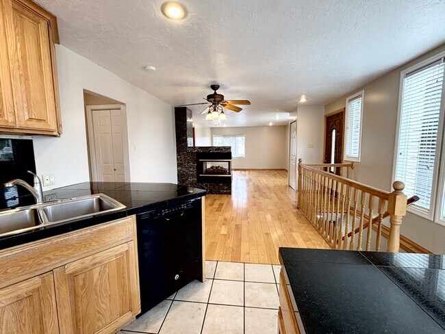 Building Photo - 1201 E 5600 S