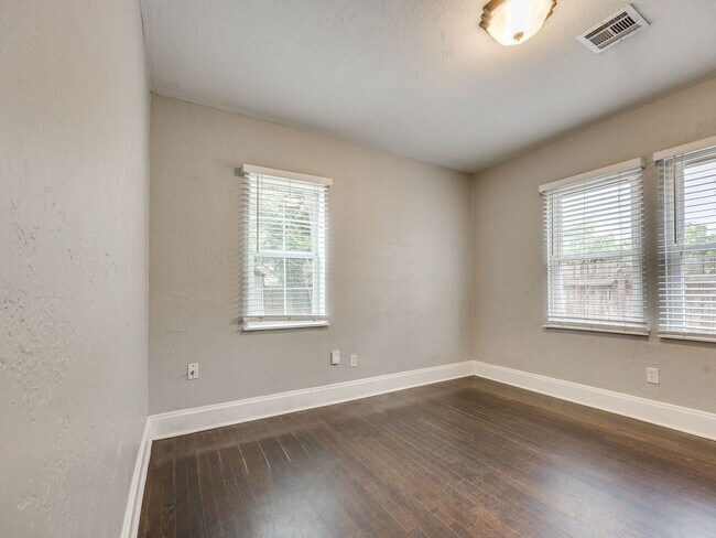 Building Photo - Charming Updated Home Near OKC Urban Core ...