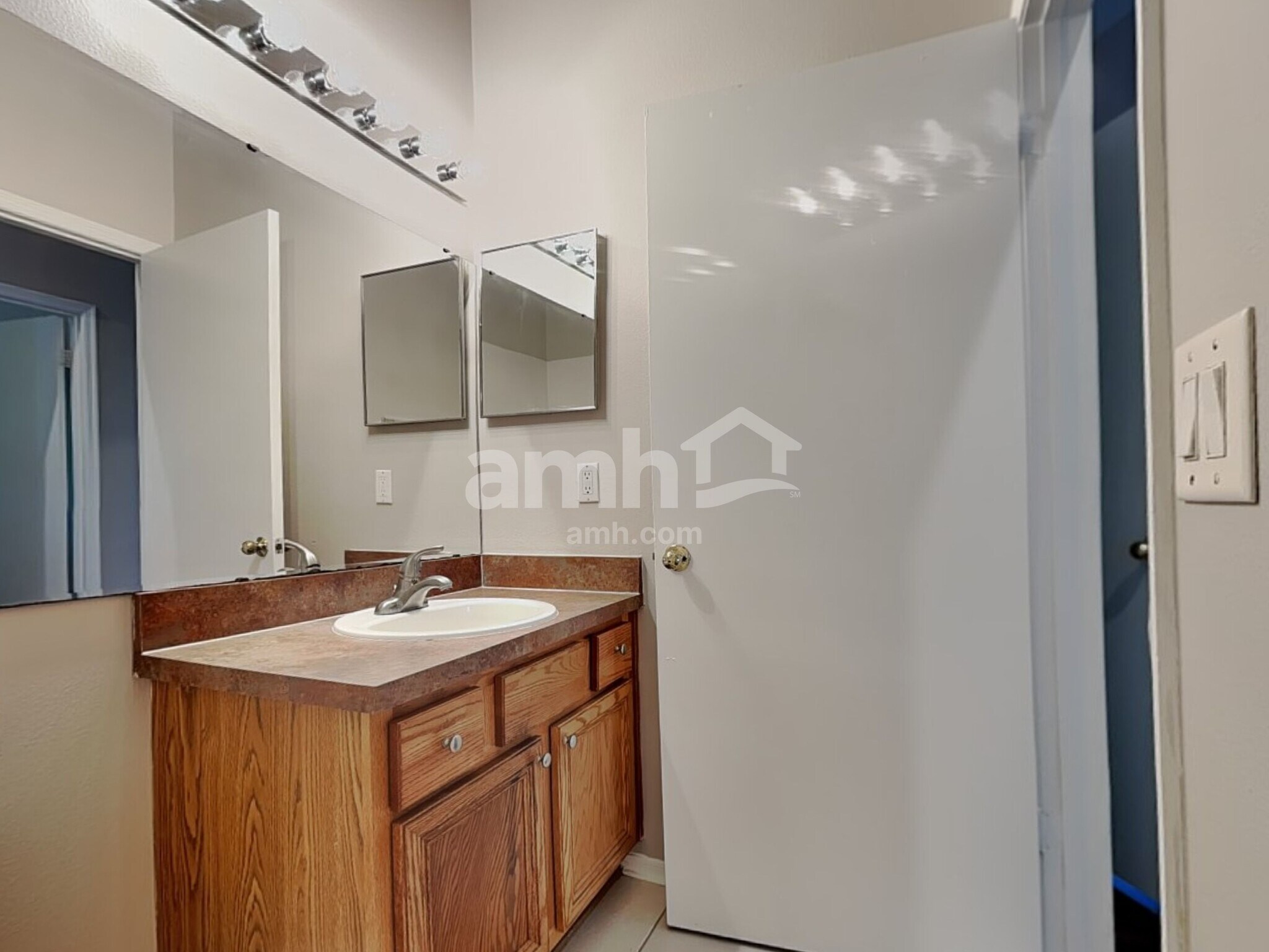 Building Photo - 503 Tree Shore Dr