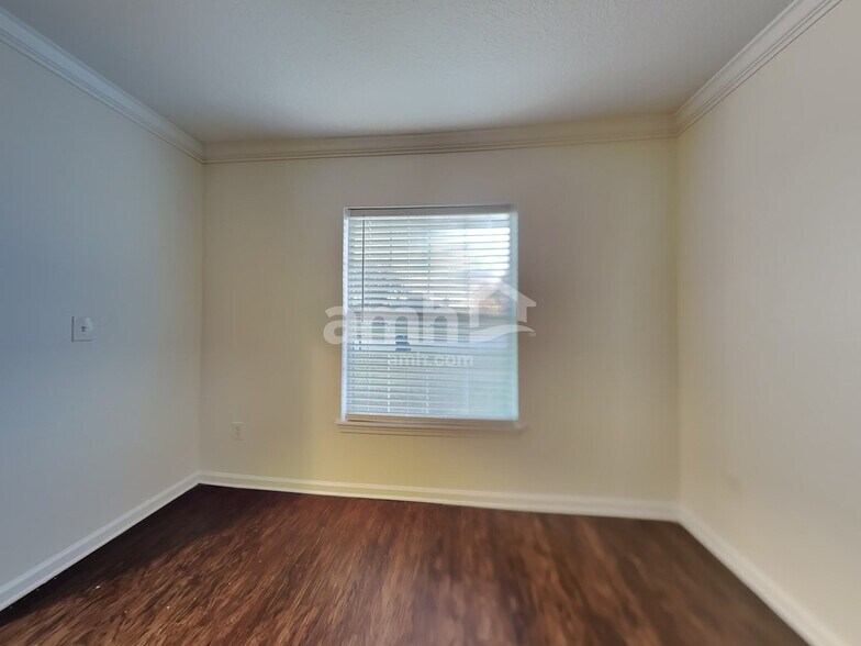 Building Photo - 11670 Deep Springs Dr N