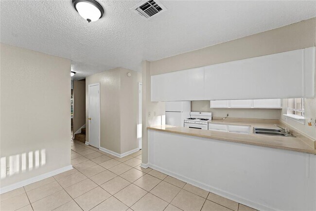 Building Photo - 5810 Twisted Pine Ct