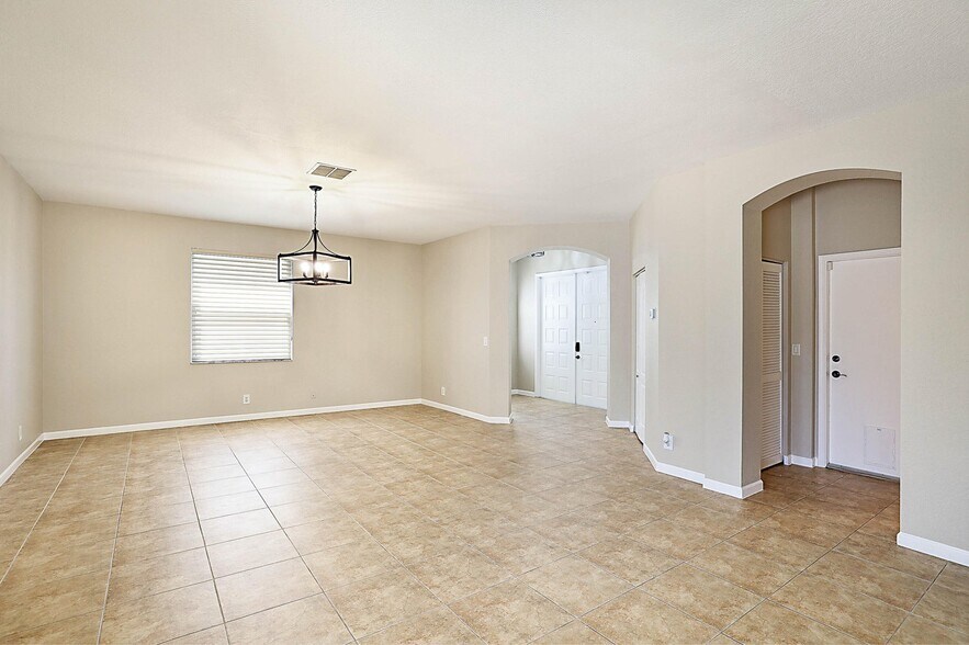 Building Photo - 122 Kensington Way