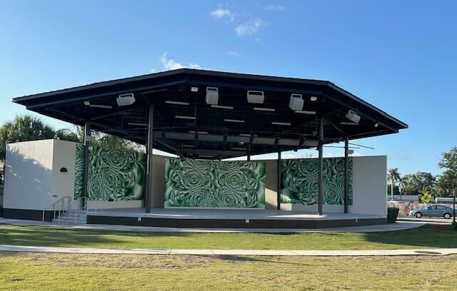 Building Photo - 401 Villa Cir