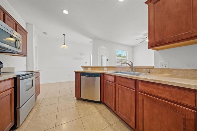 Building Photo - 7112 Five Oaks Dr