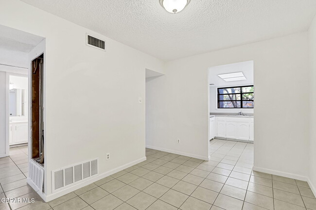 Building Photo - 1742 Pico Alto Dr