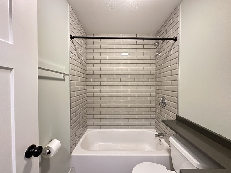 Building Photo - 432 Elm Pl