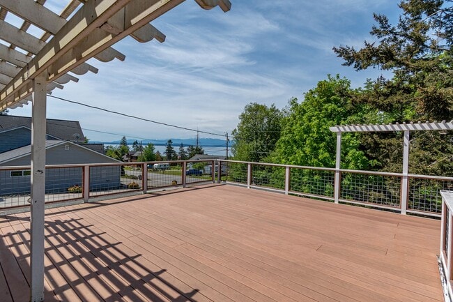 Building Photo - Spacious 2+ Bedroom Home on Corner Lot in ...