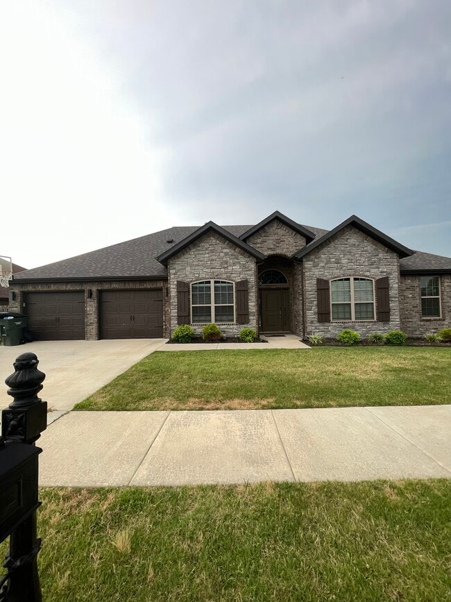 Building Photo - 455 N Snyders Bluff Dr