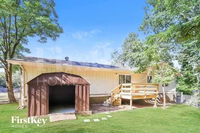 Building Photo - 818 Hillside Dr