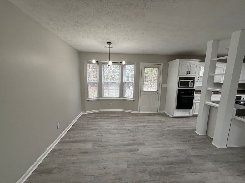 Building Photo - 698 Needmore Rd