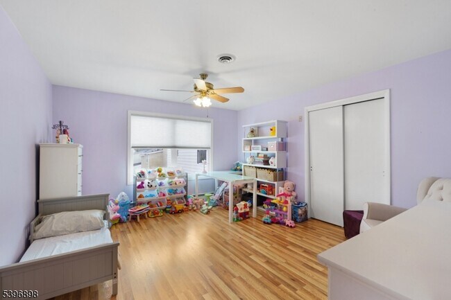 Building Photo - 17 Lathrop Ave