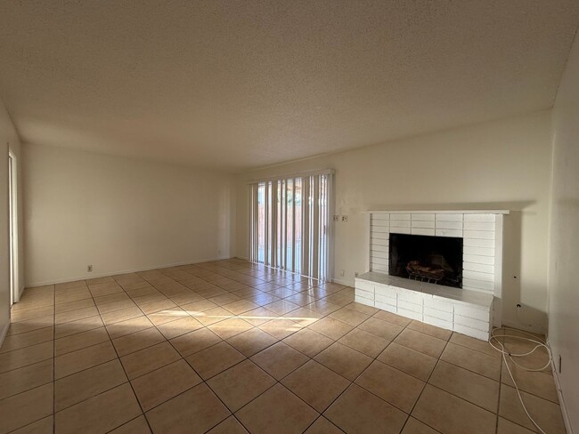 Building Photo - Spacious 3 Bedroom 2 Bathroom House For Rent