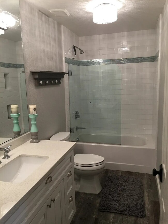 Building Photo - 190 San Tropez Dr