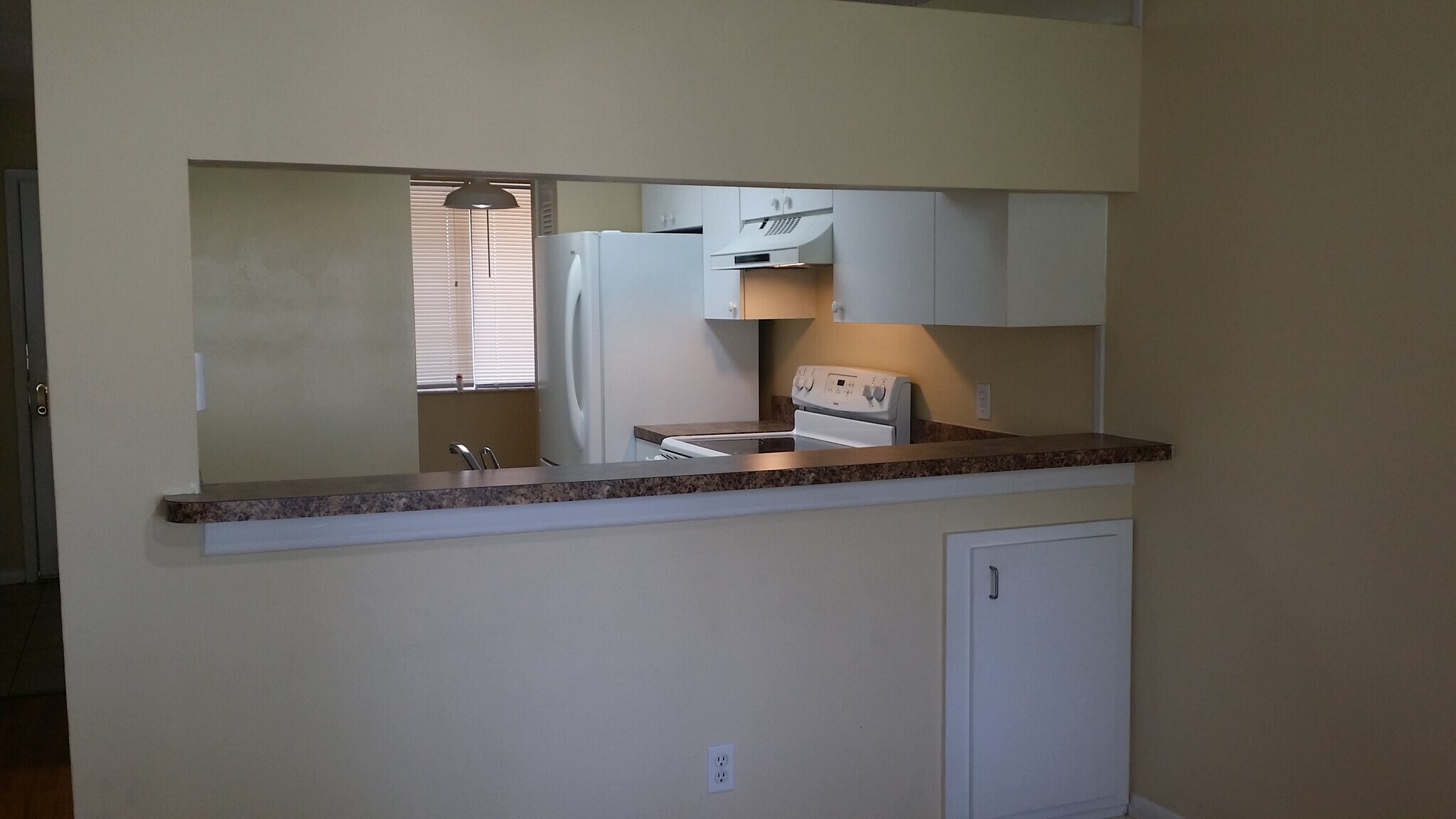 Building Photo - 1135 Coral Club Dr