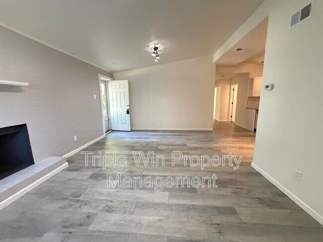 Building Photo - 8301 Pepperidge Dr