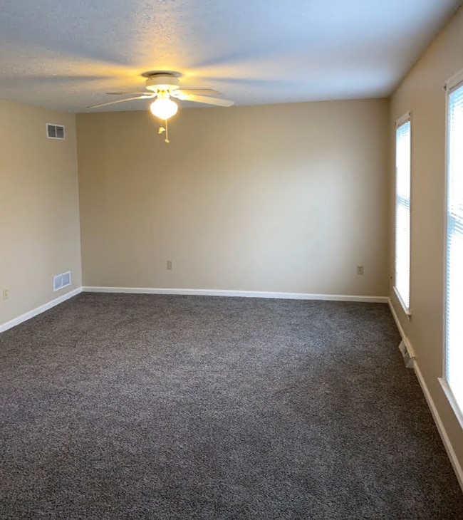 Building Photo - Well-Maintained 3-Bedroom End Unit Townhom...