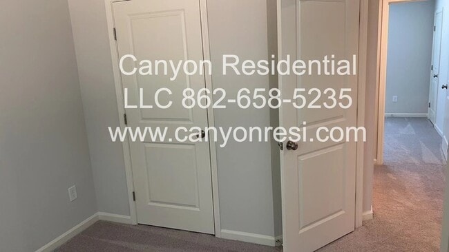 Building Photo - 559 Dayspring Dr