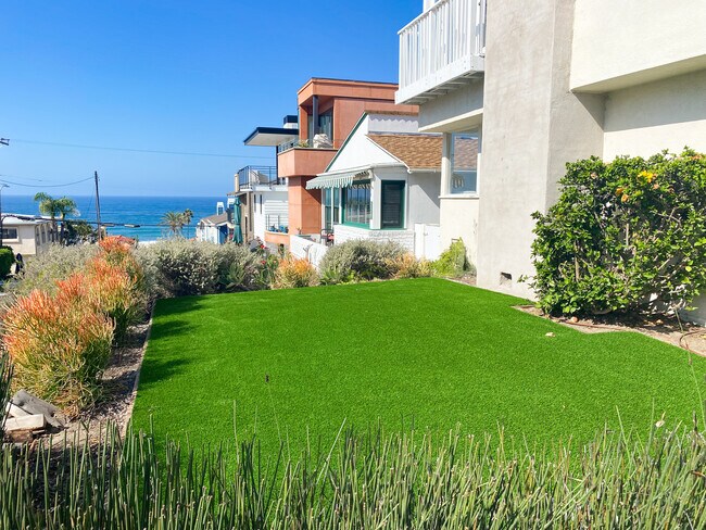 Building Photo - 233 6th St