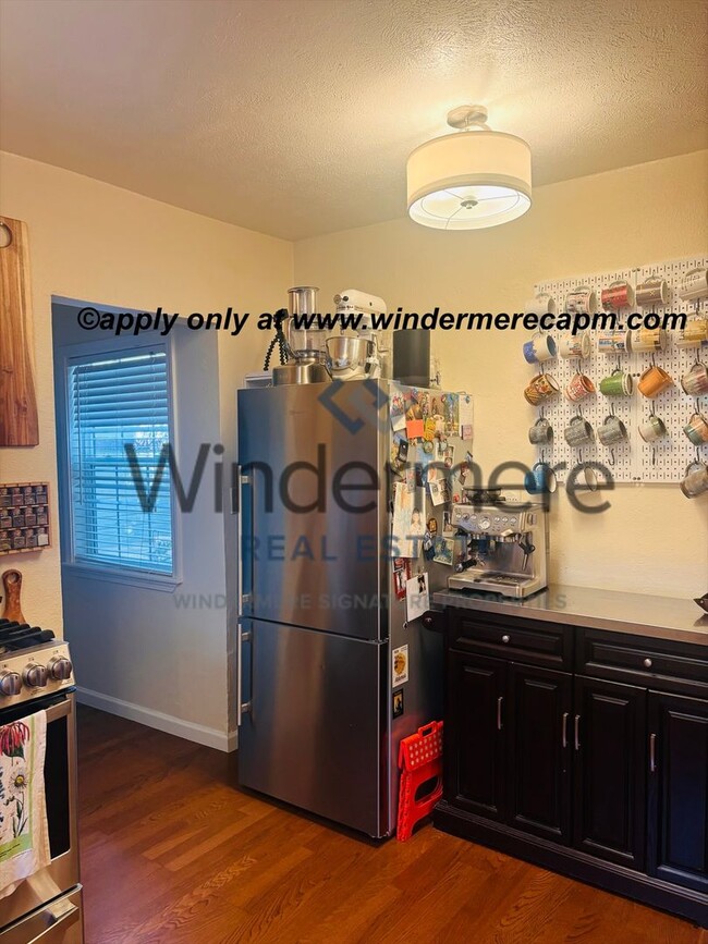 Building Photo - Beautifully Remodeled 2 Bedroom, 2 Bath Duplex on Freeport Blvd.- Now available!