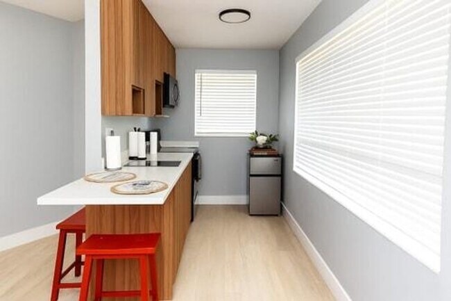 Building Photo - 320 Walnut St