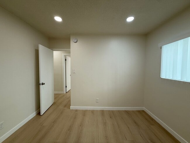 Building Photo - 2043 S Bedford St