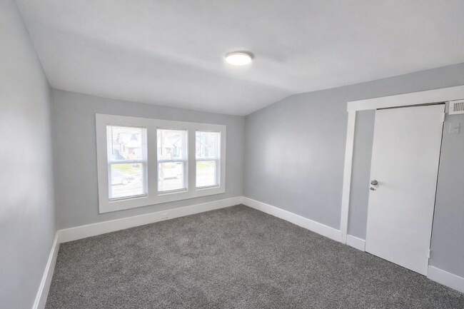 Building Photo - Remodeled two bedroom gem!
