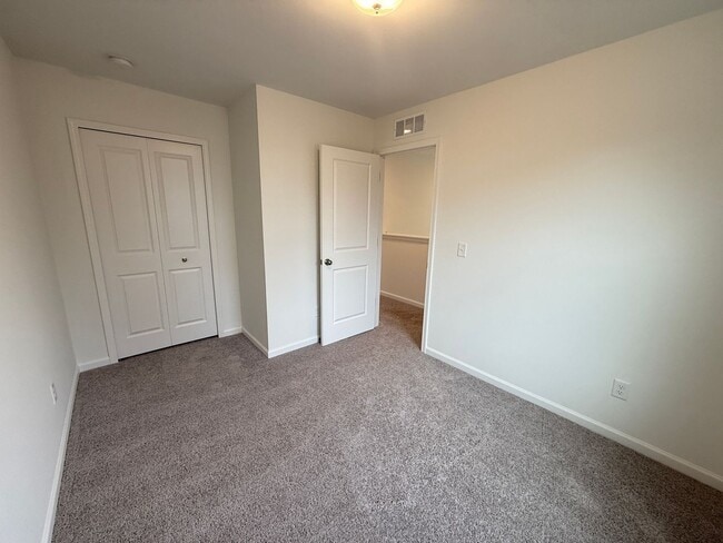 Building Photo - Modern 3-Bedroom Home with 1.5 Baths