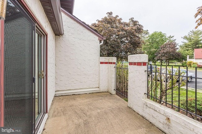 Building Photo - 2A Queen Victoria Ct