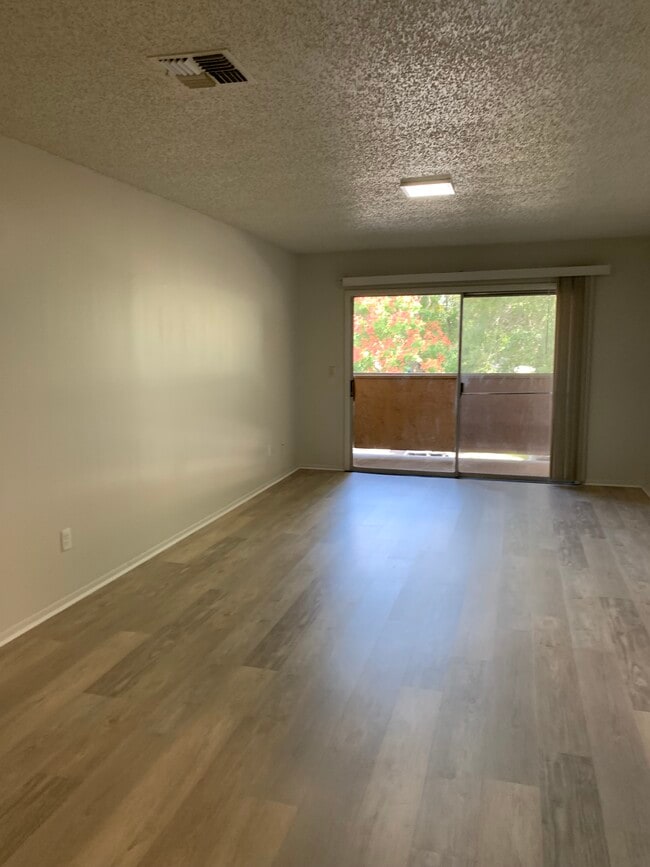 Building Photo - 658 Kenwick Cir