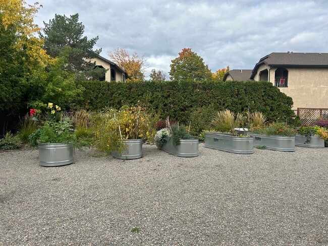 Building Photo - Spacious 2 Bed, 1 Bath Apartment at Lynnwood - 62+ Living!!