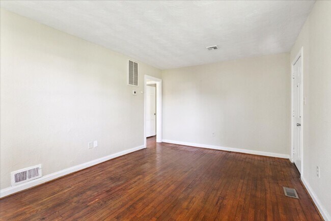 Building Photo - Downtown Newport News