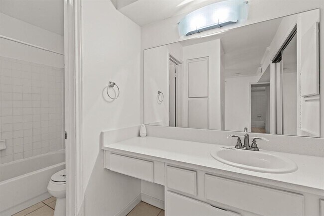 Building Photo - 501 W 26th St
