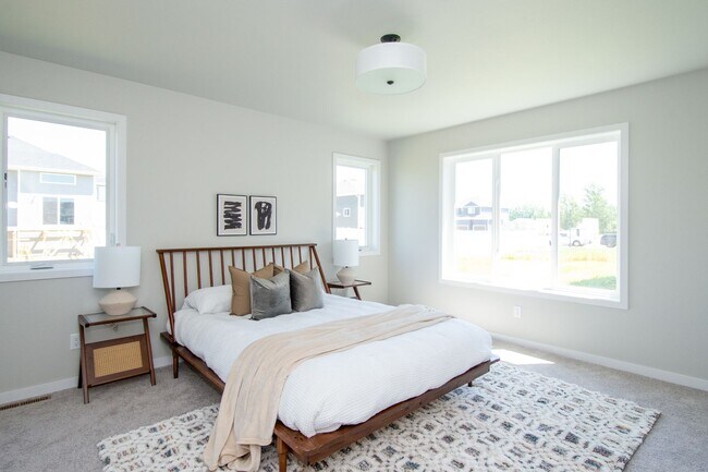 Building Photo - 4 Bed 3 Bath Single Family Home
