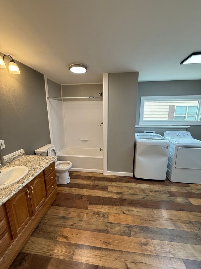 Building Photo - Updated 2 Bedroom, 1 Bath Home – Quiet Inside, Even Next to the Freeway