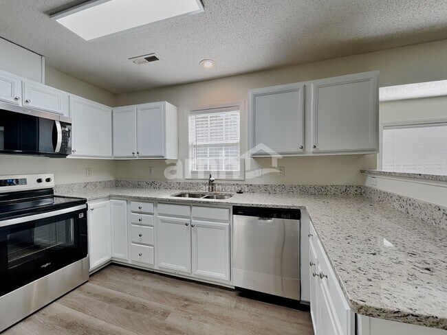 Building Photo - 5640 Regent Village Dr