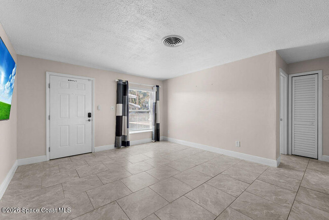 Building Photo - 722 Granada St