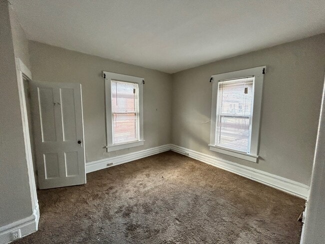 Building Photo - 255 W Hubbard Ave