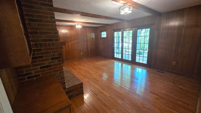 Building Photo - 4 Bed/2.5 Bath Brick Home - Kingsport TN