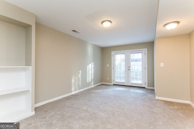 Building Photo - 5082 Womack Ave
