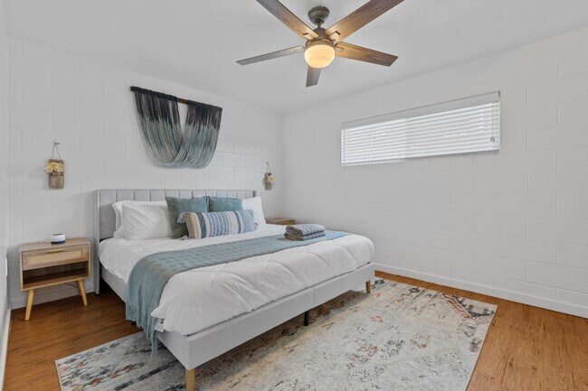 Building Photo - 109 E Broadway Rd