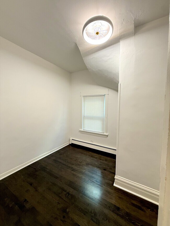 Building Photo - 2308 N Monticello Ave