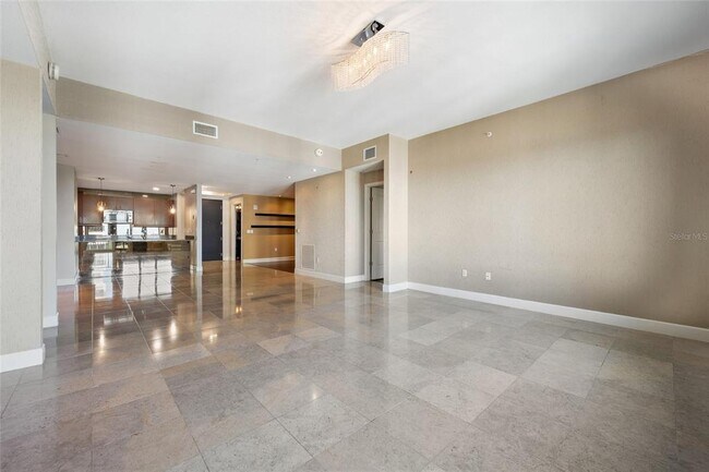 Building Photo - 100 S Eola Dr